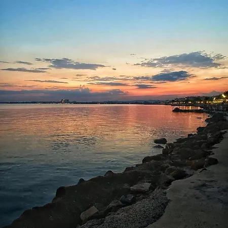 Apartment Sea View With Free Parking