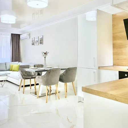 Апартамент Sea View With Free Parking *